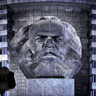 Karl-Marx-Monument_in_Chemnitz-wyr